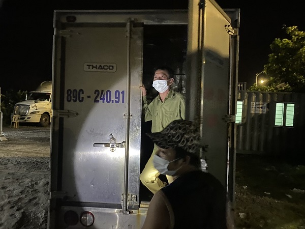 Phát hiện trường hợp trốn trong thùng xe tải qua chốt kiểm soát dịch Covid-19